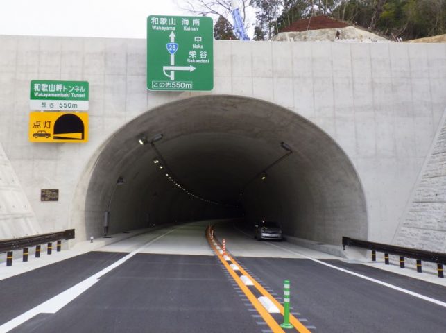 和歌山岬道路トンネル照明設置